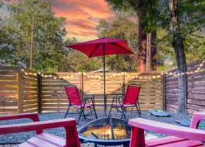 Lux as Ritz Cozy as Home King Bed Ensuite Walk to Dtwn Eatery Heated Pool